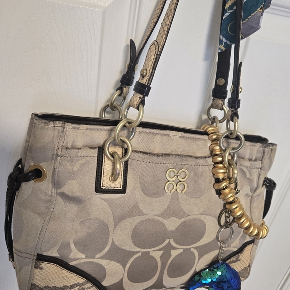 Coach Purse Faux Snakeskin details - Picture 6 of 17